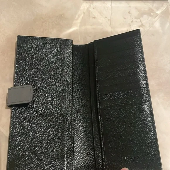 Authentic Prada wallet - Picture 3 of 9